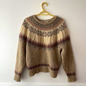 Cute vintage Icelandic soft wool sweater